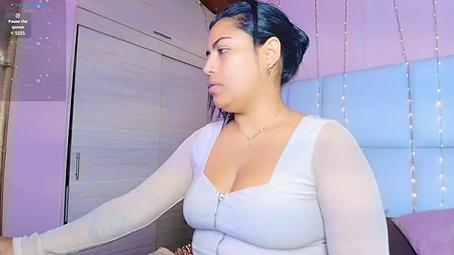 Snapshot of kiana_cream chatting on 5, 3, 2025 kiana cream online show from 5, 3, 2025