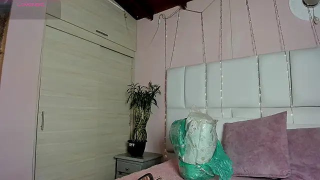 Snapshot of kiana_cream chatting on 19, 3, 2025 kiana cream online show from 19, 3, 2025