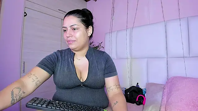 Snapshot of kiana_cream chatting on 27, 9, 2025 kiana cream online show from 27, 9, 2025