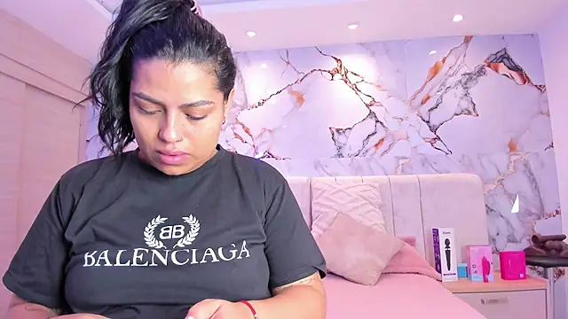 kiana cream online show from 15, 12, 2025