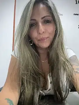  Abril-Office1 online show from 5, 12, 2024