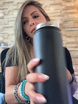 Snapshot of _Abril-Office1 chatting on 4, 11, 2025 Abril-Office1 online show from 4, 11, 2025