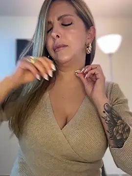 Snapshot of _Abril-Office1 chatting on 14, 11, 2025 Abril-Office1 online show from 14, 11, 2025