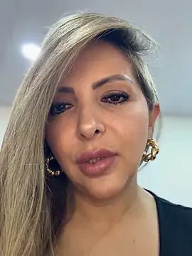 Snapshot of _Abril-Office1 chatting on 19, 11, 2025 Abril-Office1 online show from 19, 11, 2025