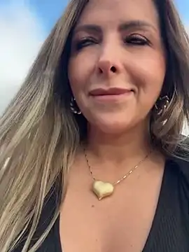 Snapshot of _Abril-Office1 chatting on 4, 2, 2026 Abril-Office1 online show from 4, 2, 2026