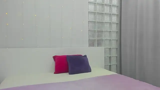 Snapshot of Tiny_JuJu chatting on 11, 9, 2025 Tiny JuJu online show from 11, 9, 2025