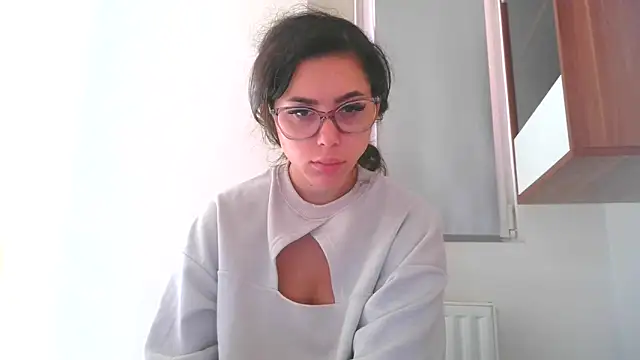 Snapshot of LovelyJulliette chatting on 19, 10, 2025 LovelyJulliette online show from 19, 10, 2025