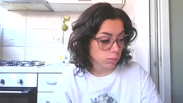 Snapshot of LovelyJulliette chatting on 21, 10, 2025 LovelyJulliette online show from 21, 10, 2025