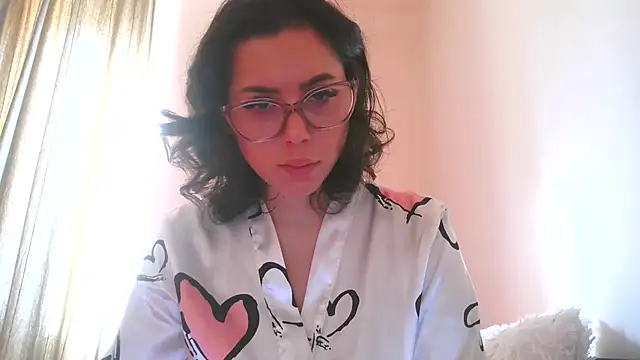 Snapshot of LovelyJulliette chatting on 22, 10, 2025 LovelyJulliette online show from 22, 10, 2025