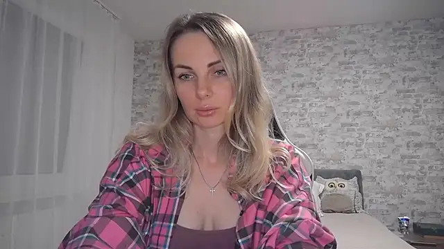 AlissonBia online show from 9, 10, 2025