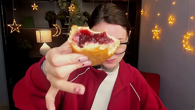 VeliraBraitberg online show from 12, 4, 2026