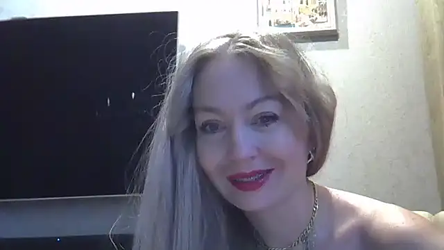 Snapshot of ZarinaSwift chatting on 6, 12, 2024 ZarinaSwift online show from 6, 12, 2024