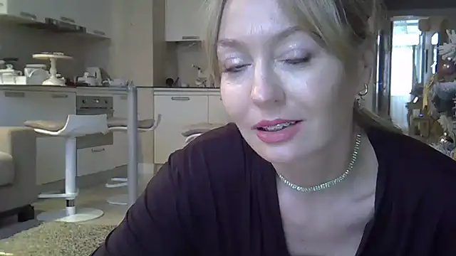 Snapshot of ZarinaSwift chatting on 11, 1, 2025 ZarinaSwift online show from 11, 1, 2025