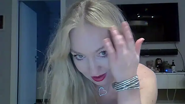 Snapshot of ZarinaSwift chatting on 13, 1, 2025 ZarinaSwift online show from 13, 1, 2025