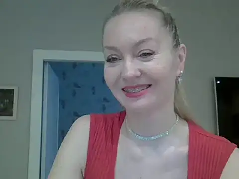 Snapshot of ZarinaSwift chatting on 5, 2, 2025 ZarinaSwift online show from 5, 2, 2025