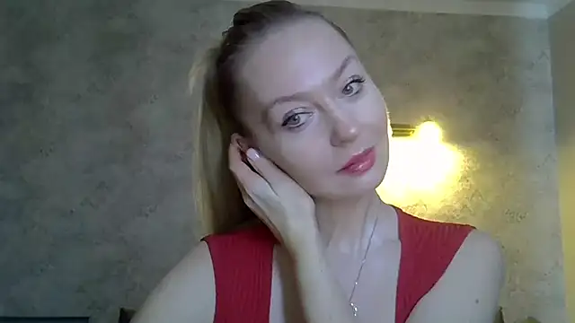 Snapshot of ZarinaSwift chatting on 9, 2, 2025 ZarinaSwift online show from 9, 2, 2025