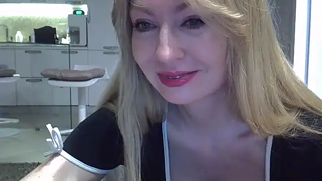 Snapshot of ZarinaSwift chatting on 10, 2, 2025 ZarinaSwift online show from 10, 2, 2025