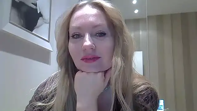 Snapshot of ZarinaSwift chatting on 11, 2, 2025 ZarinaSwift online show from 11, 2, 2025