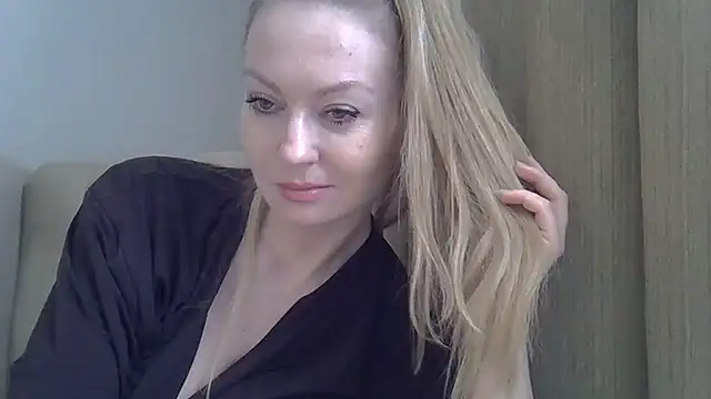 Snapshot of ZarinaSwift chatting on 12, 2, 2025 ZarinaSwift online show from 12, 2, 2025