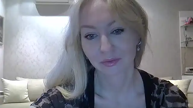 Snapshot of ZarinaSwift chatting on 13, 2, 2025 ZarinaSwift online show from 13, 2, 2025