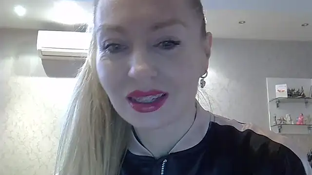 Snapshot of ZarinaSwift chatting on 28, 2, 2025 ZarinaSwift online show from 28, 2, 2025