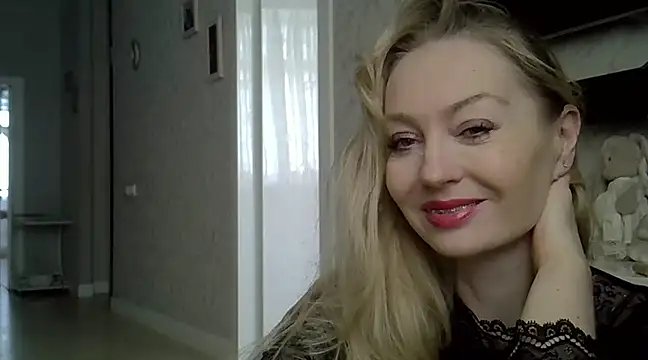 Snapshot of ZarinaSwift chatting on 9, 3, 2025 ZarinaSwift online show from 9, 3, 2025