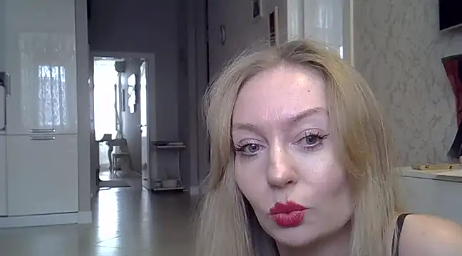 Snapshot of ZarinaSwift chatting on 20, 3, 2025 ZarinaSwift online show from 20, 3, 2025