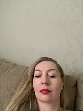 Snapshot of ZarinaSwift chatting on 20, 3, 2025 ZarinaSwift online show from 20, 3, 2025