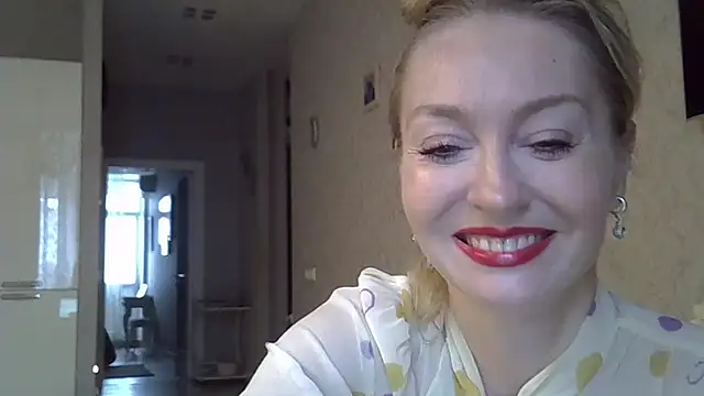 Snapshot of ZarinaSwift chatting on 11, 9, 2025 ZarinaSwift online show from 11, 9, 2025