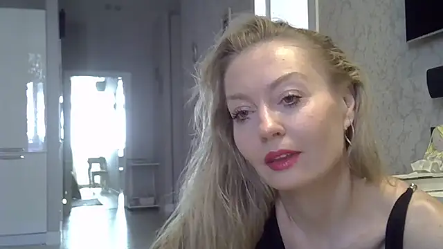 Snapshot of ZarinaSwift chatting on 15, 9, 2025 ZarinaSwift online show from 15, 9, 2025
