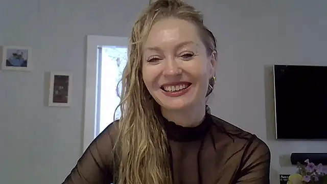 Snapshot of ZarinaSwift chatting on 29, 9, 2025 ZarinaSwift online show from 29, 9, 2025