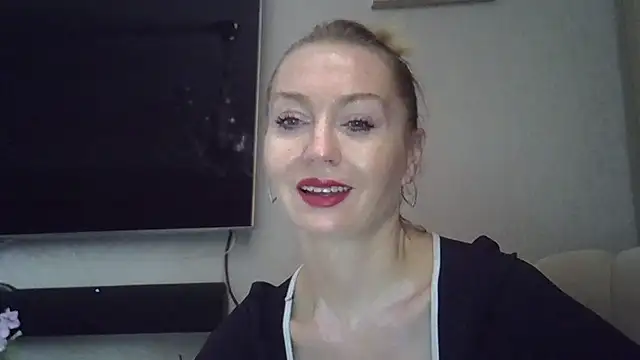 Snapshot of ZarinaSwift chatting on 4, 10, 2025 ZarinaSwift online show from 4, 10, 2025