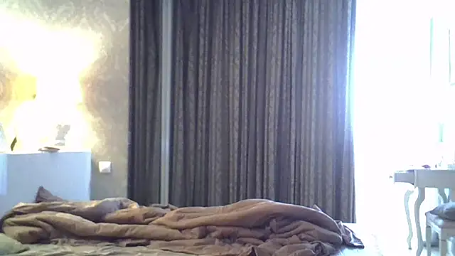Snapshot of ZarinaSwift chatting on 5, 10, 2025 ZarinaSwift online show from 5, 10, 2025