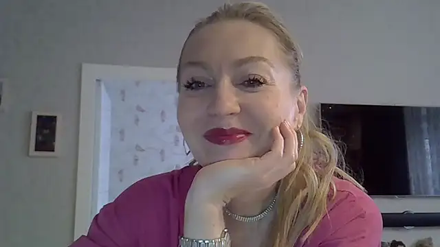Snapshot of ZarinaSwift chatting on 10, 10, 2025 ZarinaSwift online show from 10, 10, 2025