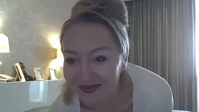 Snapshot of ZarinaSwift chatting on 14, 10, 2025 ZarinaSwift online show from 14, 10, 2025
