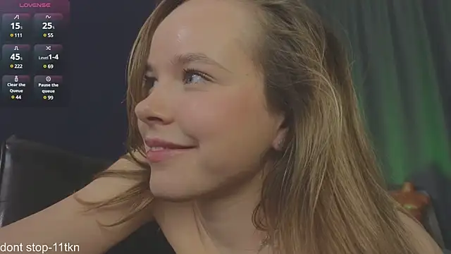 Snapshot of milly_shy chatting on 10, 12, 2024 milly shy online show from 10, 12, 2024