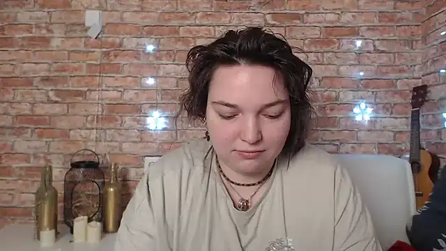 Amelia Kiss  online show from 2, 1, 2025