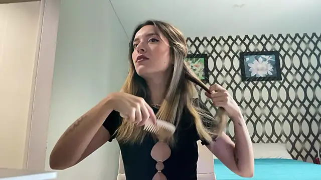 Snapshot of SirenaBelle chatting on 8, 2, 2025 SirenaBelle online show from 8, 2, 2025