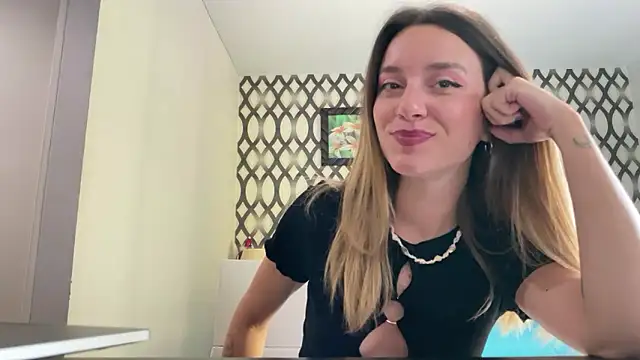 Snapshot of SirenaBelle chatting on 8, 2, 2025 SirenaBelle online show from 8, 2, 2025