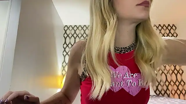 Snapshot of SirenaBelle chatting on 9, 3, 2025 SirenaBelle online show from 9, 3, 2025