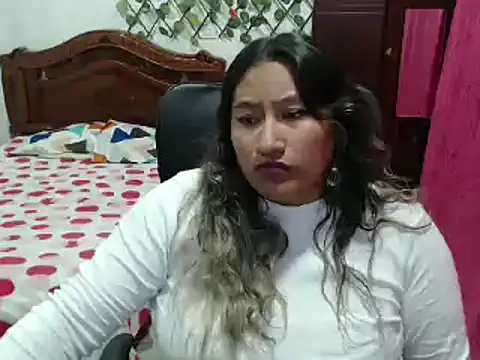 Snapshot of EmilyLove1014 chatting on 24, 12, 2024 EmilyLove1014 online show from 24, 12, 2024