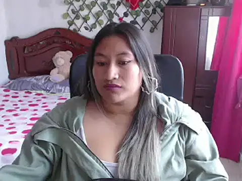 Snapshot of EmilyLove1014 chatting on 1, 1, 2025 EmilyLove1014 online show from 1, 1, 2025