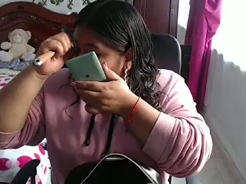 Snapshot of EmilyLove1014 chatting on 5, 1, 2025 EmilyLove1014 online show from 5, 1, 2025