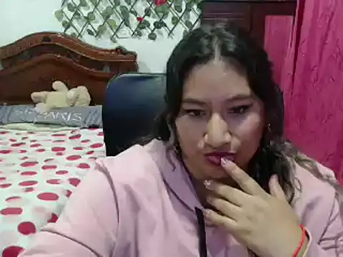 Snapshot of EmilyLove1014 chatting on 6, 1, 2025 EmilyLove1014 online show from 6, 1, 2025