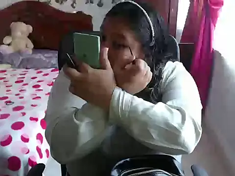 Snapshot of EmilyLove1014 chatting on 10, 1, 2025 EmilyLove1014 online show from 10, 1, 2025