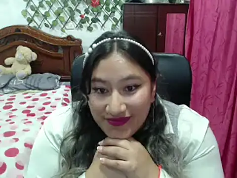 Snapshot of EmilyLove1014 chatting on 11, 1, 2025 EmilyLove1014 online show from 11, 1, 2025