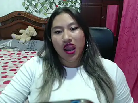 Snapshot of EmilyLove1014 chatting on 12, 1, 2025 EmilyLove1014 online show from 12, 1, 2025