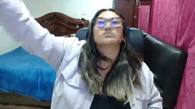 Snapshot of EmilyLove1014 chatting on 2, 11, 2025 EmilyLove1014 online show from 2, 11, 2025