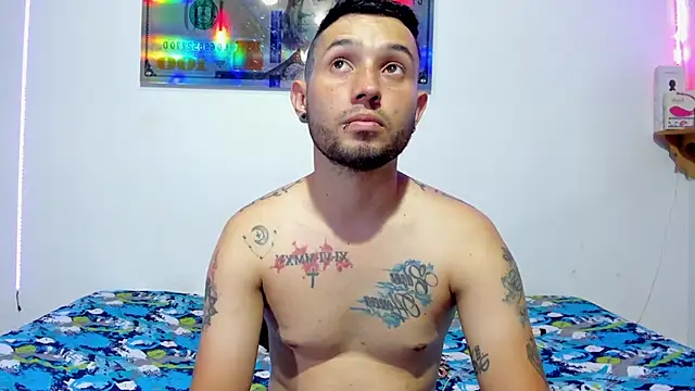 Snapshot of Bad_Couple_1 chatting on 19, 1, 2025 Bad Couple 1 online show from 19, 1, 2025