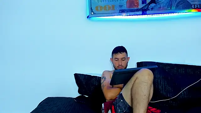 Snapshot of Bad_Couple_1 chatting on 19, 3, 2025 Bad Couple 1 online show from 19, 3, 2025